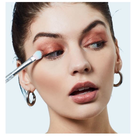 SLMISSGLAM SB68 Eye Shadow Brush with glittery silver handle - Picture 7 of 7